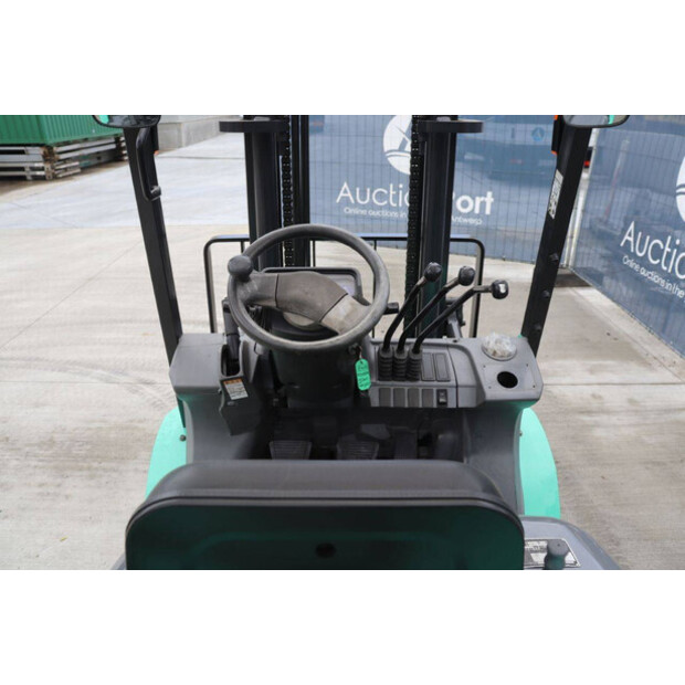 2004 MITSUBISHI FG30T-47963396