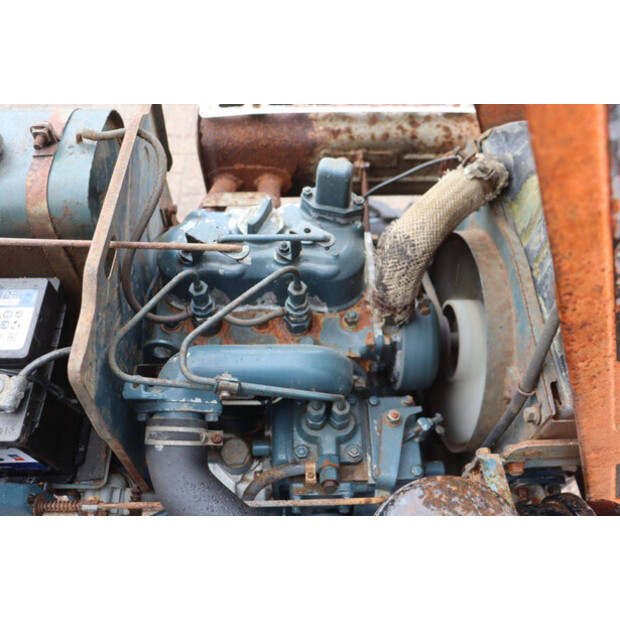KUBOTA B7000-47963636
