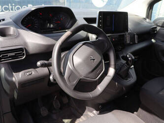 2021-peugeot-partner-1464988-47965719
