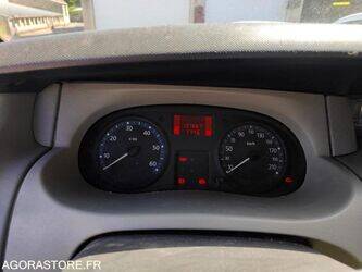 2008-renault-trafic-1465070-47978078