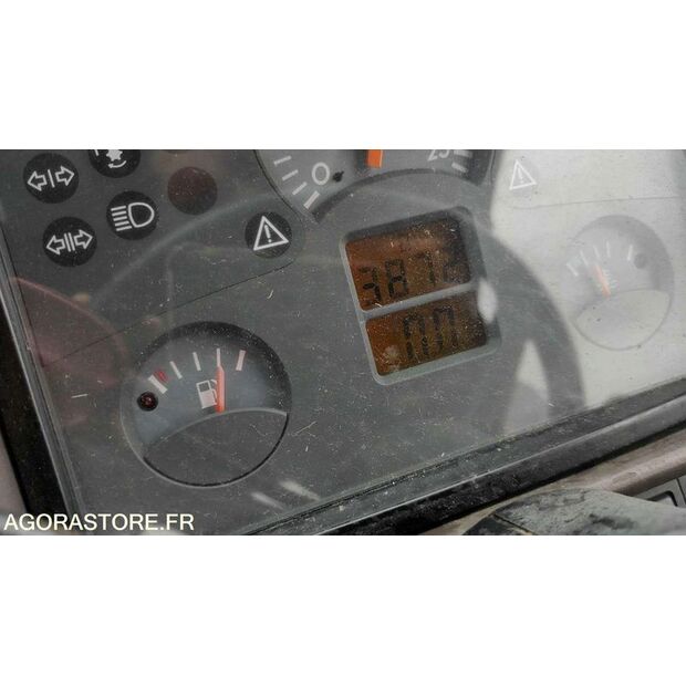 2008 رينو-47978210