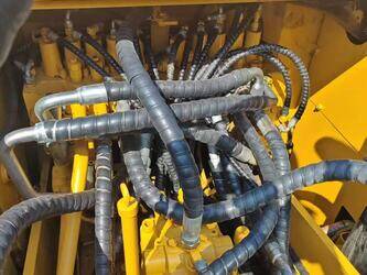 2025-caterpillar-323dl-1465075-47982220
