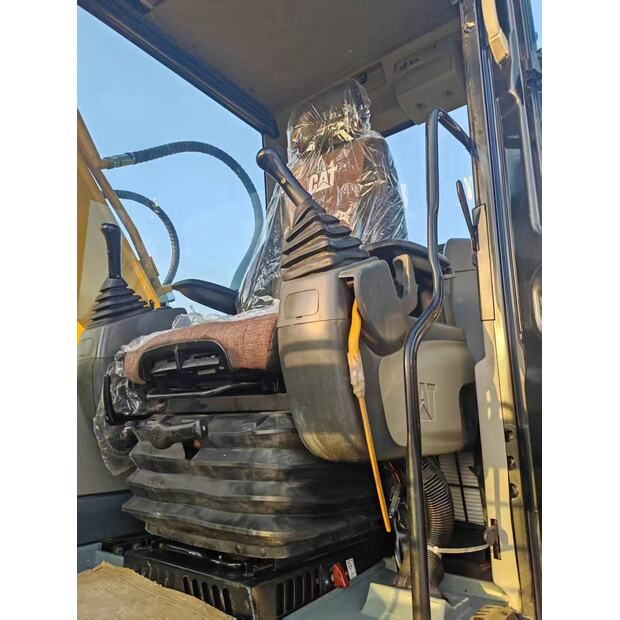 2025 Caterpillar 325D-47982425