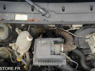 2010-renault-master-1465063-47993701