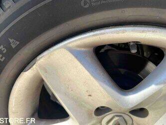 2015-renault-megane-1465122-47993751