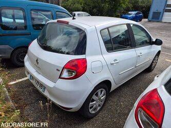2010-renault-clio-1465125-47993876