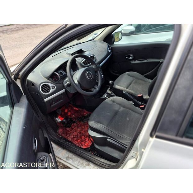 2010 Renault Clio-47993877