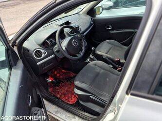 2010-renault-clio-1465125-47993877
