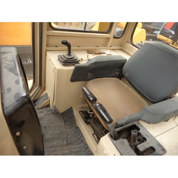 2025 Caterpillar D5M-47996893