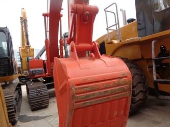 صورة ل حفارات مجنزرة 2025 هيتاشى EX200