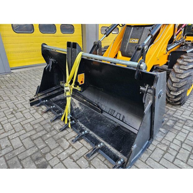 2025 جيه سي بي 3DX XTRA-47997796