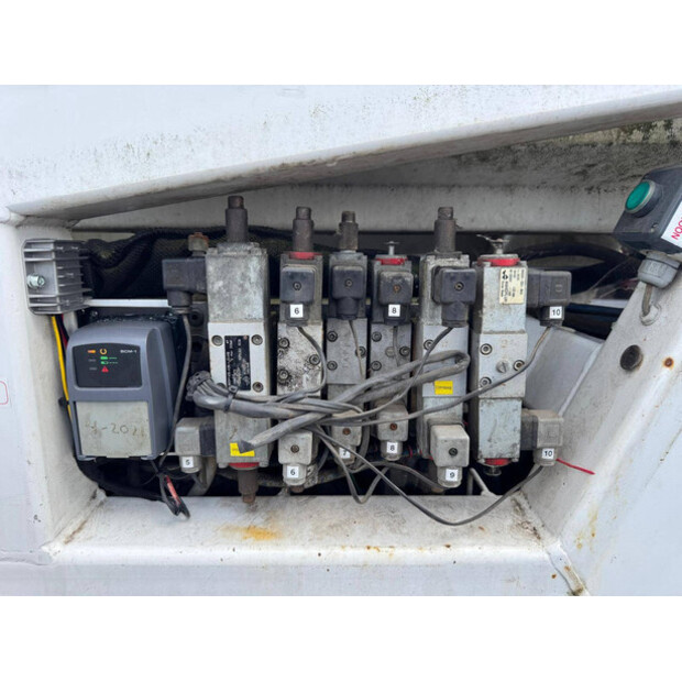 2006 تيوبن LEO 36T-48000842