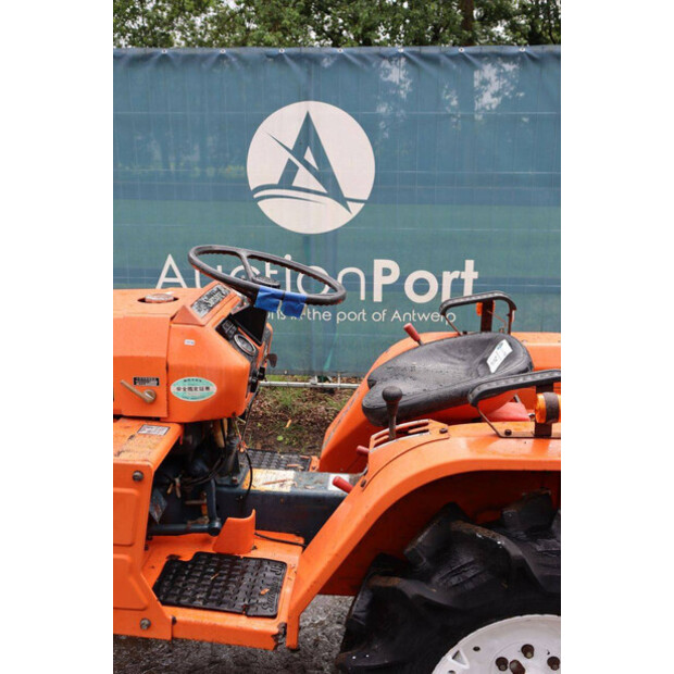 KUBOTA B1402DT-48002956