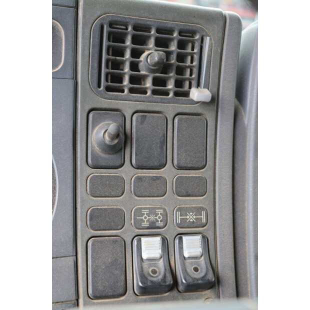 1999 Scania P114CB6X4HZ-48004075