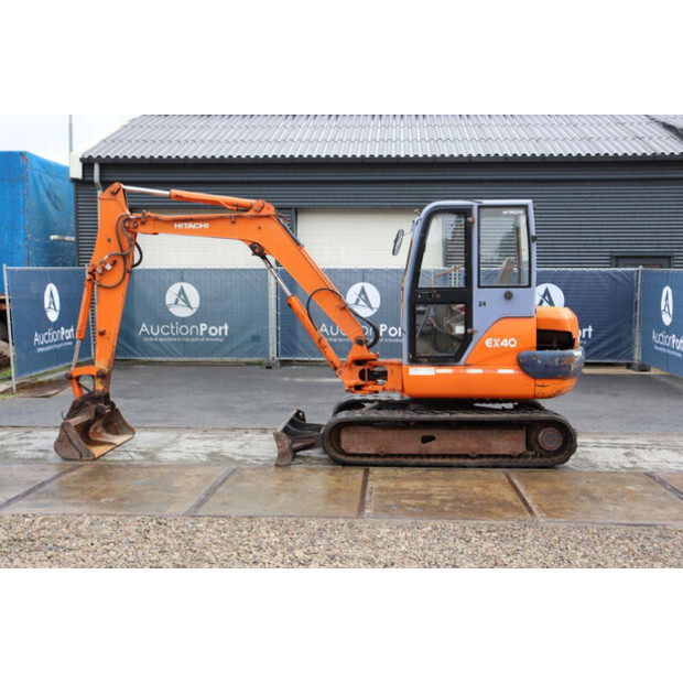 2000 Hitachi EX40-02-48007375