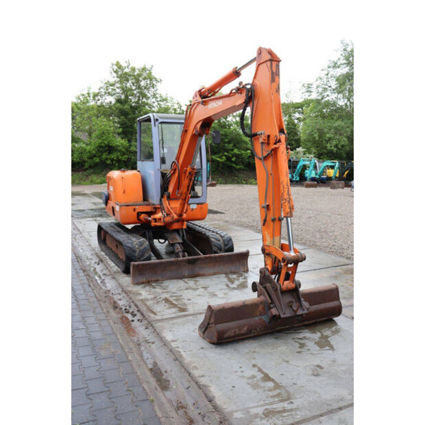 2000 Hitachi EX40-02-48007380