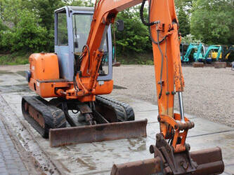 2000-hitachi-ex40-02-1465383-48007380