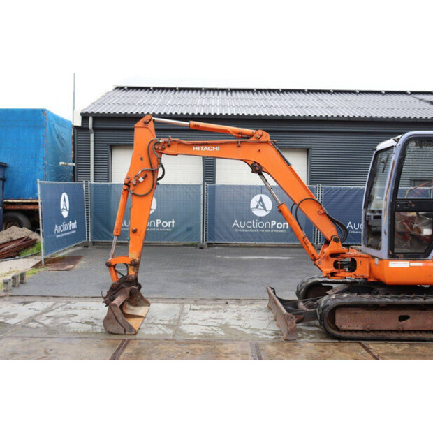 2000 Hitachi EX40-02-48007383