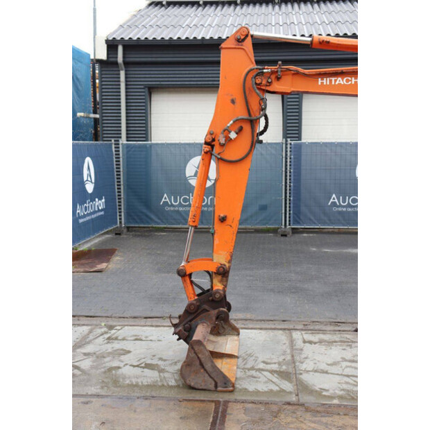 2000 Hitachi EX40-02-48007384