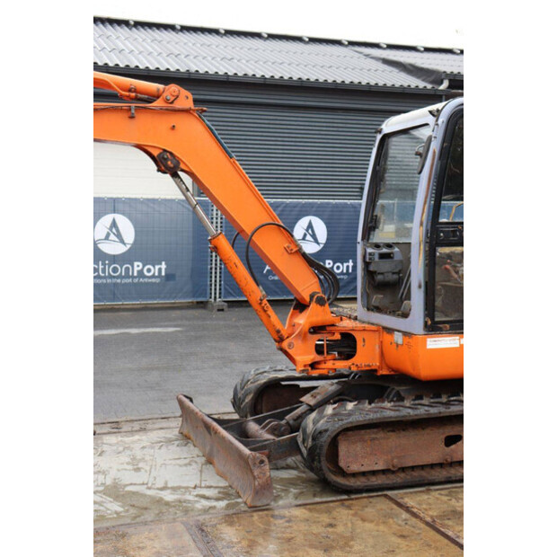 2000 Hitachi EX40-02-48007386