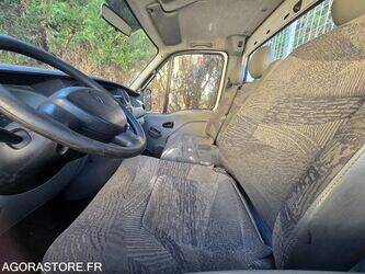 2006-renault-mascott-1465680-48024316