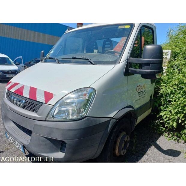 2010 Iveco 65C18-48024357