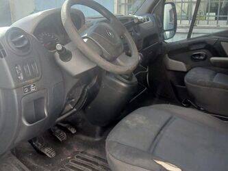2012-renault-master-1465686-48024488