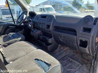 2013-renault-master-1465696-48024762
