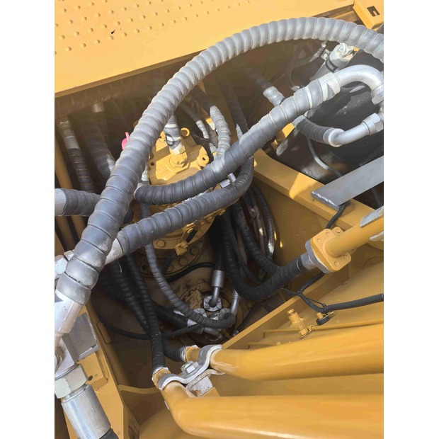 2025 Caterpillar 325D-48025810