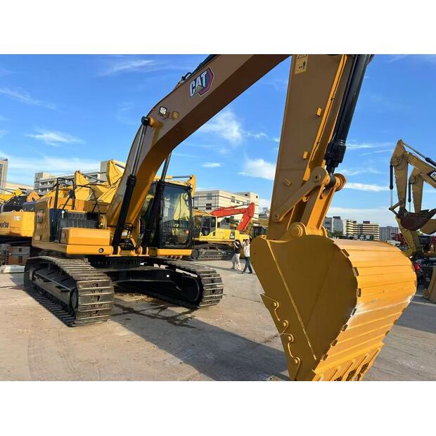 2025 Caterpillar 330GC-48029113