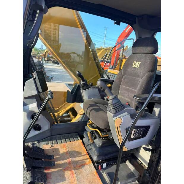 2025 Caterpillar 330GC-48029130
