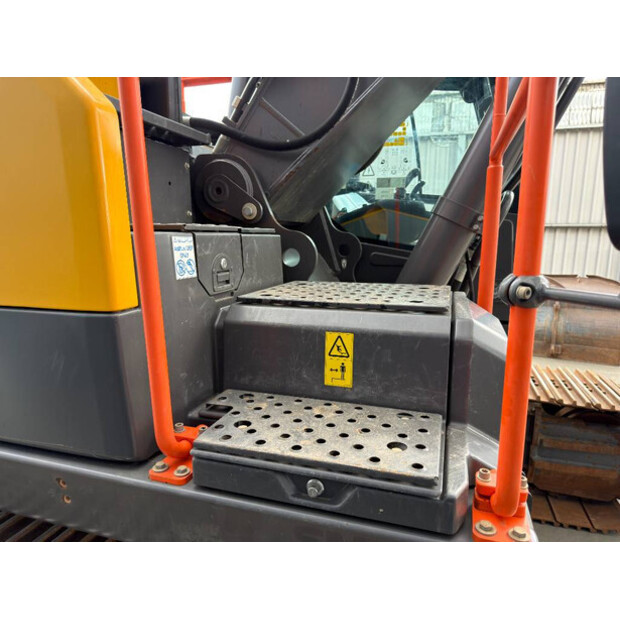 2023 Volvo EC300EL-48031252