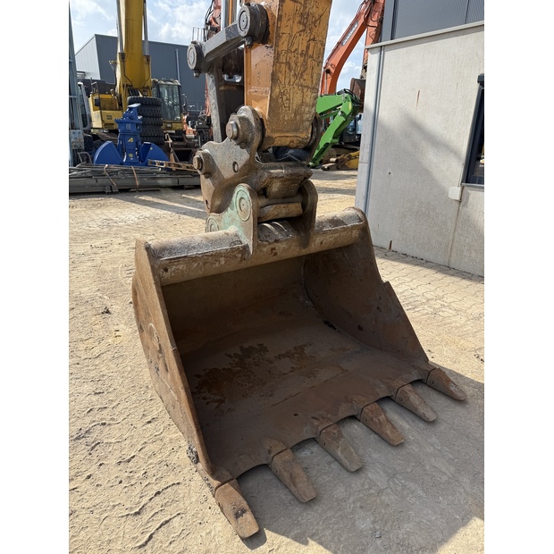 2021 CASE CX210D-48033395