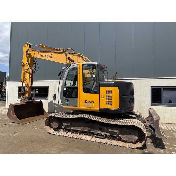 2006 هيتاشى ZX135US-48033583