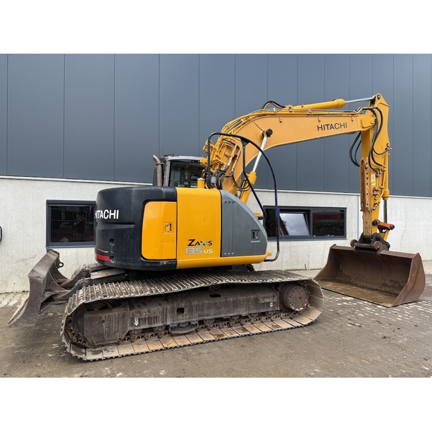 2006 هيتاشى ZX135US-48033586