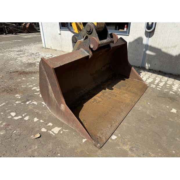 2006 هيتاشى ZX135US-48033589