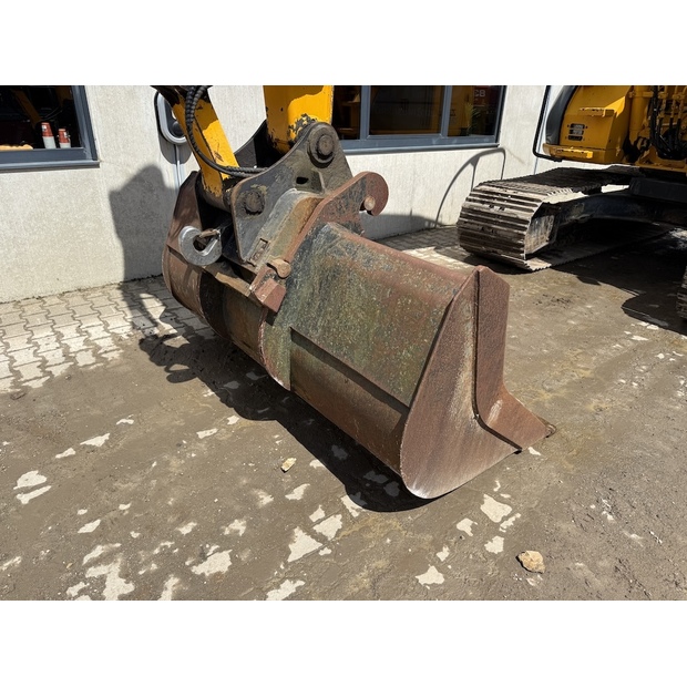 2006 هيتاشى ZX135US-48033590