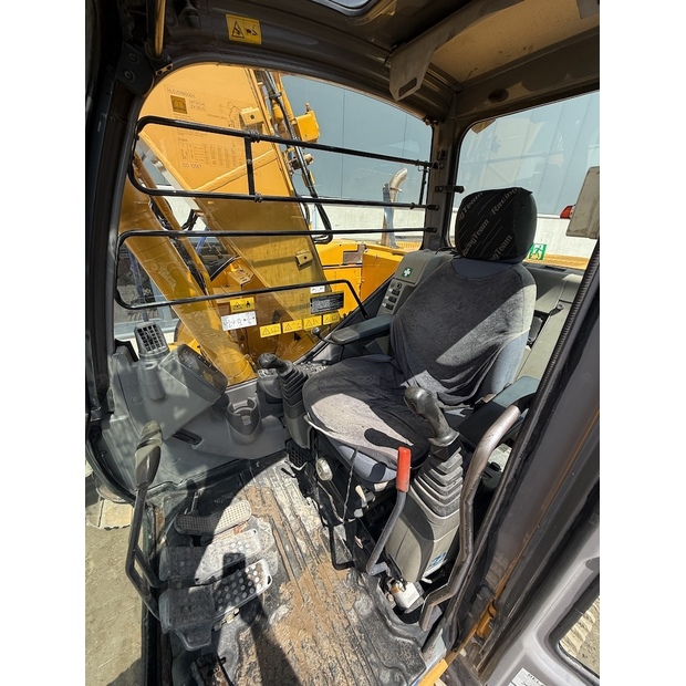 2006 هيتاشى ZX135US-48033593