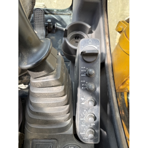 2006 هيتاشى ZX135US-48033594