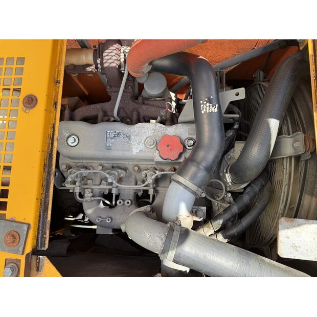 2006 هيتاشى ZX135US-48033597