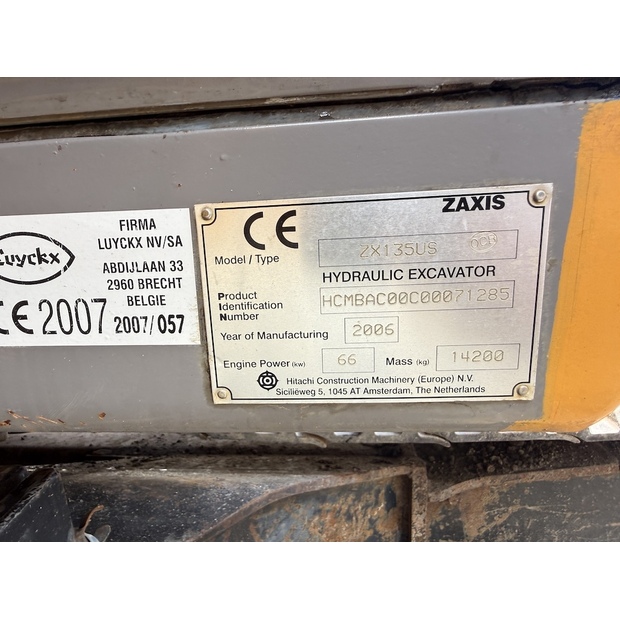 2006 هيتاشى ZX135US-48033599
