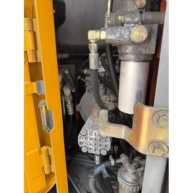2006 هيتاشى ZX135US-48033605