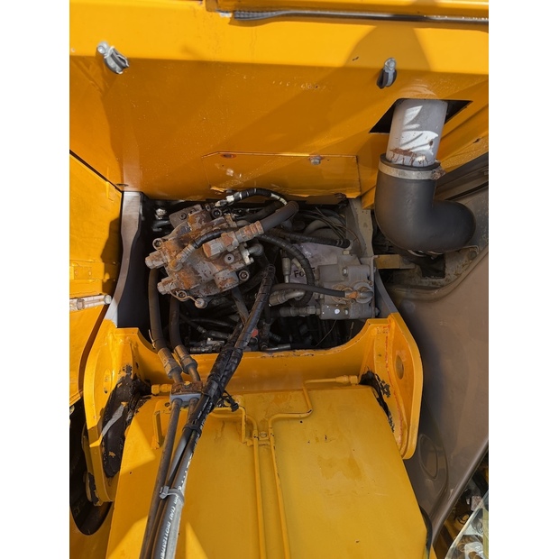 2006 هيتاشى ZX135US-48033606