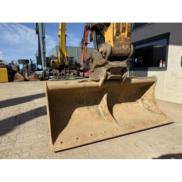 2020 هيونداي HX220L-48033621