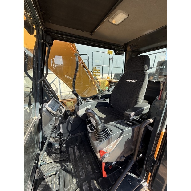 2020 هيونداي HX220L-48033623