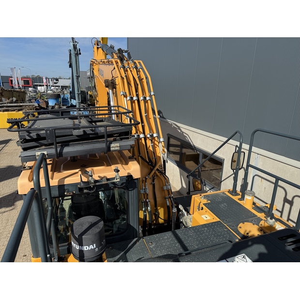 2020 هيونداي HX220L-48033639