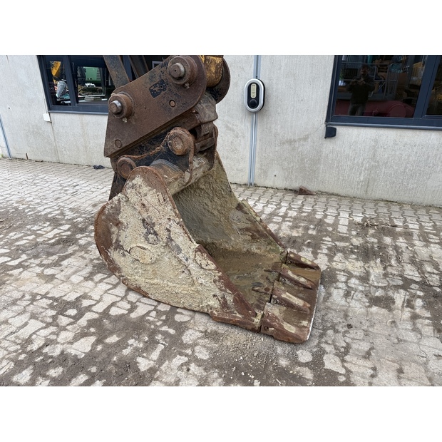 2021 Hyundai R215L-48033786