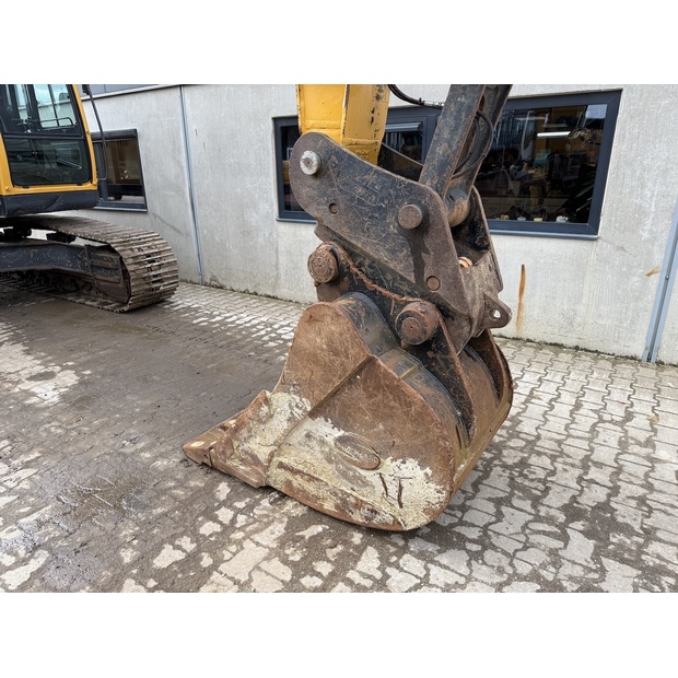 2021 Hyundai R215L-48033789