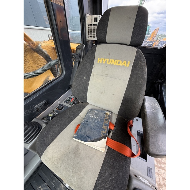2021 Hyundai R215L-48033792