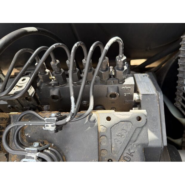 2021 Hyundai R215L-48033797